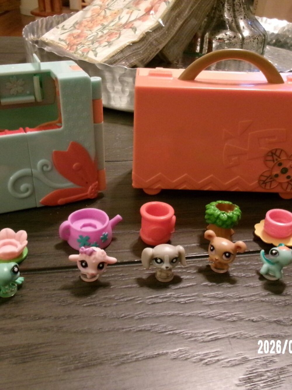 Teensies Littlest Pet Shop LPS 2 Carry Cases 07-08 Playsets & 6 Mini Pet Figures
